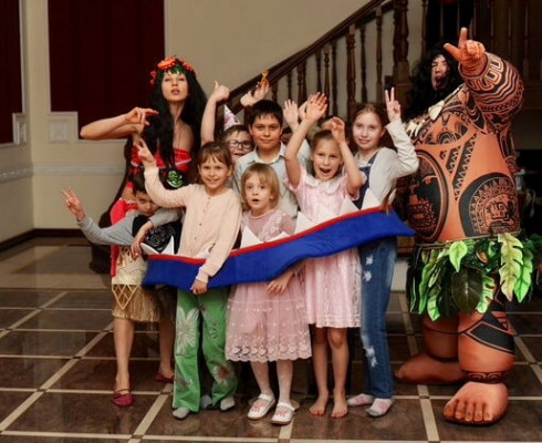 Моана и Мауи поздравили именинницу с пятилетием