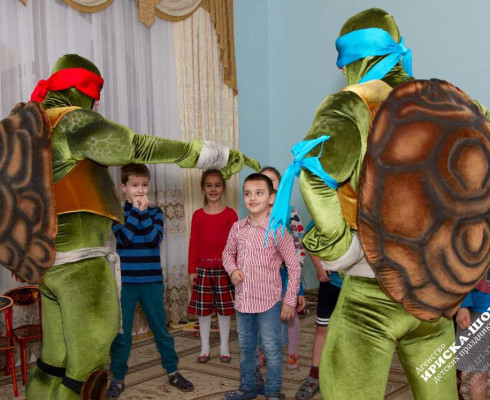 Черепашки Ниндзя на празднике у Айрика