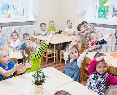 Фея с мыльными пузырями