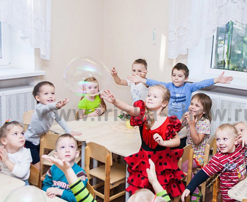 Фея с мыльными пузырями