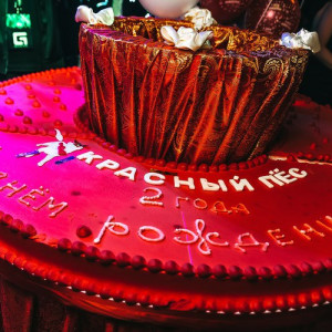 Гигантский торт сюрприз